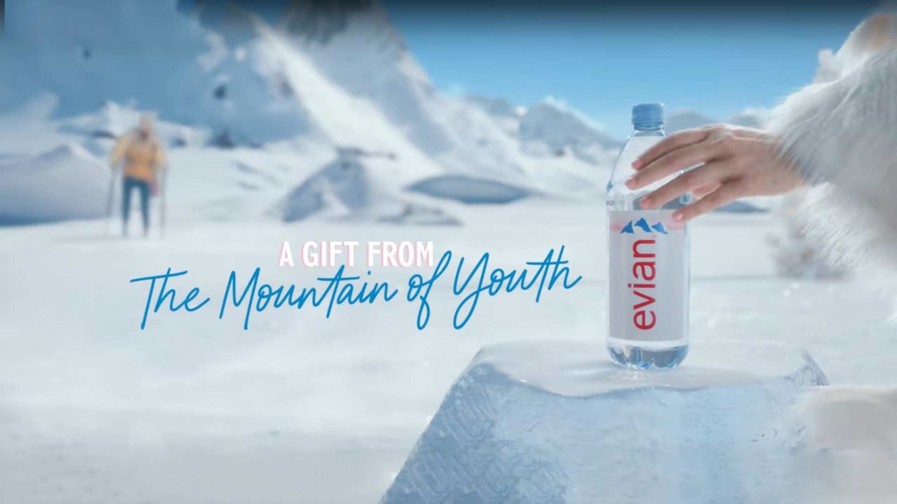 Evian dévoile une nouvelle campagne de publicité féérique et ludique - TEC